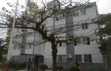 Imagem: O apartamento possui 3 Dormitórios, 1 Banheiro, 1 Vaga na garagem