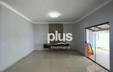 Imagem: A casa possui 4 Dormitórios, 3 Banheiros, 3 Vagas na garagem