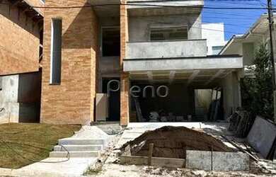 Imagem: A casa possui 3 Dormitórios, 2 Banheiros, 4 Vagas na garagem