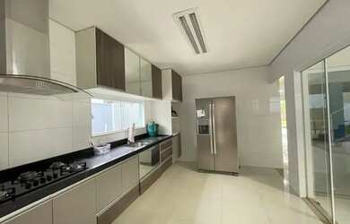 Imagem: A casa em condomínio possui 3 Dormitórios, 3 Banheiros, 2