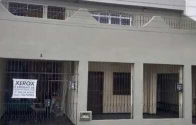 Imagem: A casa possui 4 Dormitórios, 2 Banheiros, 120m² de Área e