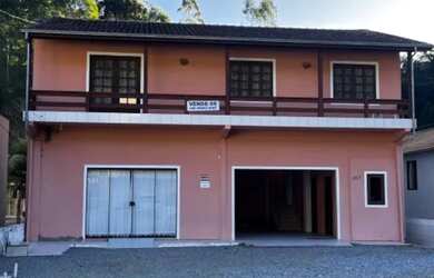 Imagem: A casa possui 3 Dormitórios, 3 Banheiros, 1 Vaga na garagem