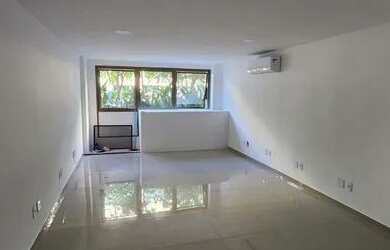 Imagem: O depósito possui 1 Vaga na garagem, 30m² de Área e está