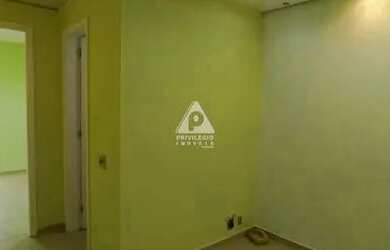 Imagem: O depósito possui 1 Vaga na garagem, 28m² de Área e está