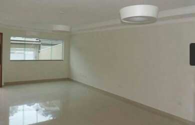 Imagem: A casa possui 3 Dormitórios, 5 Banheiros, 5 Vagas na garagem