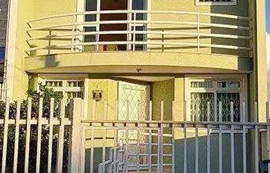 Imagem: A casa possui 3 Dormitórios, 3 Banheiros, 100m² de Área e