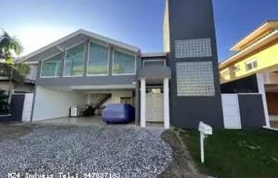 Imagem: A casa em condomínio possui 4 Dormitórios, 5 Banheiros, 5