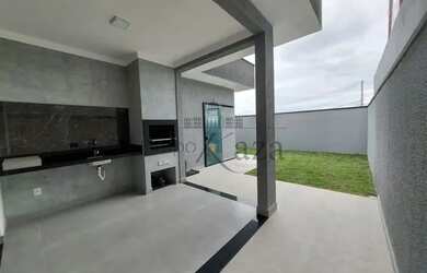 Imagem: A casa em condomínio possui 3 Dormitórios, 3 Banheiros, 4