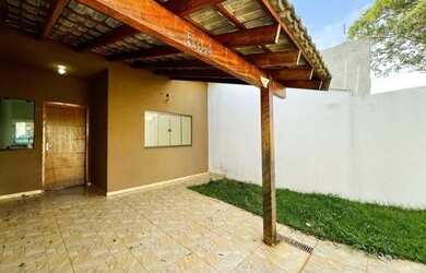 Imagem: A casa possui 2 Dormitórios, 1 Banheiro, 1 Vaga na garagem