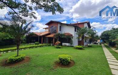 Imagem: A casa em condomínio possui 4 Dormitórios, 3 Banheiros, 5