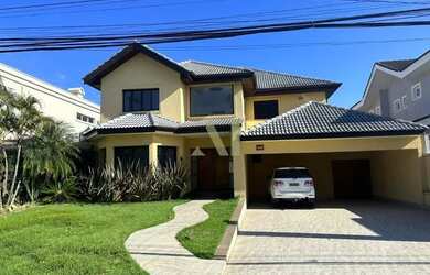 Imagem: A casa em condomínio possui 4 Dormitórios, 5 Banheiros, 5