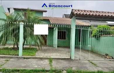 Imagem: A casa possui 3 Dormitórios, 2 Banheiros, 1 Vaga na garagem