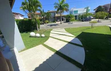 Imagem: A casa possui 4 Dormitórios, 5 Banheiros, 4 Vagas na garagem