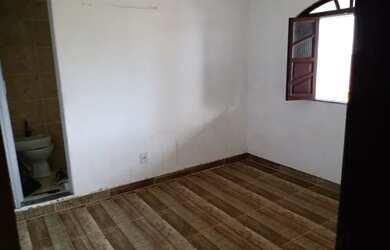 Imagem: A casa possui 3 Dormitórios, 3 Banheiros, 1 Vaga na garagem