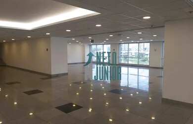 Imagem: O depósito possui 5 Vagas na garagem, 390m² de Área e está