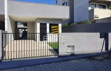 Imagem: A casa possui 2 Dormitórios, 2 Banheiros, 1 Vaga na garagem