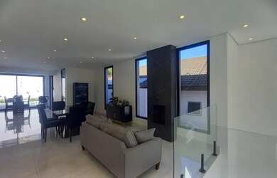 Imagem 3: Casa com 3 suites e 4 vagas no Condominio Valville