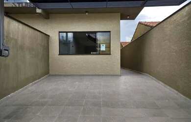 Imagem: A casa possui 3 Dormitórios, 3 Banheiros, 2 Vagas na garagem