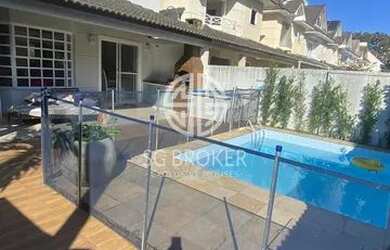 Imagem: A casa possui 4 Dormitórios, 5 Banheiros, 2 Vagas na garagem