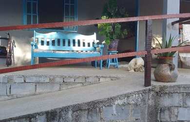 Imagem: A casa possui 2 Dormitórios, 2 Banheiros, 2 Vagas na garagem