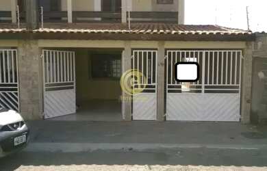 Imagem: A casa possui 3 Dormitórios, 2 Banheiros, 2 Vagas na garagem