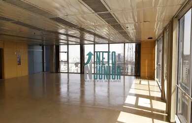 Imagem: O depósito possui 4 Vagas na garagem, 168m² de Área e está