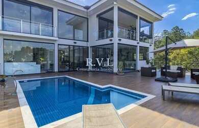 Imagem: A casa em condomínio possui 5 Dormitórios, 5 Banheiros, 5