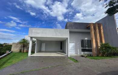 Imagem: A casa em condomínio possui 3 Dormitórios, 4 Banheiros, 4