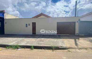 Imagem: A casa possui 3 Dormitórios, 4 Banheiros, 4 Vagas na garagem