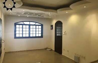 Imagem: A casa possui 3 Dormitórios, 4 Banheiros, 2 Vagas na garagem