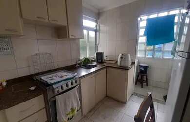 Imagem: O apartamento possui 3 Dormitórios, 1 Banheiro, 1 Vaga na garagem