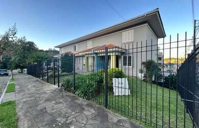 Imagem: A casa possui 2 Dormitórios, 2 Banheiros, 1 Vaga na garagem