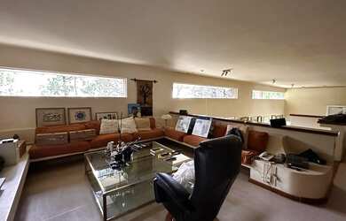 Imagem 14: Casa no jardim Europa. Churrasqueira, Varanda, Guarda roupaeLareira