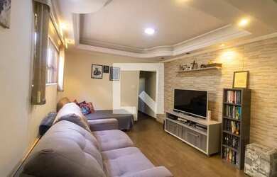 Imagem: A casa possui 3 Dormitórios, 3 Banheiros, 2 Vagas na garagem