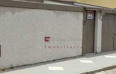 Imagem: A casa possui 4 Dormitórios, 3 Banheiros, 180m² de Área e