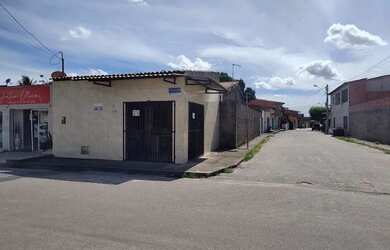 Imagem: A casa possui 3 Dormitórios, 2 Banheiros, 1 Vaga na garagem