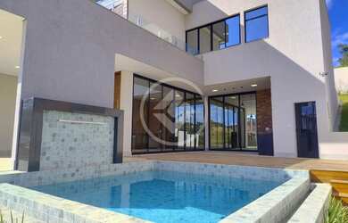 Imagem: A casa em condomínio possui 4 Dormitórios, 1 Banheiro, 4 Vagas