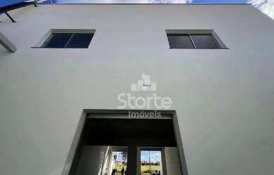 Imagem: O depósito possui 4 Vagas na garagem, 250m² de Área e está