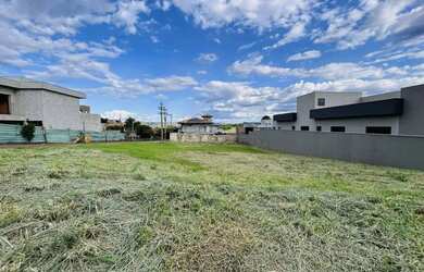 Imagem: O terreno possui 955m² de Área e está localizado em Vila