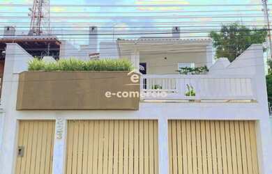 Imagem: A casa possui 4 Dormitórios, 4 Banheiros, 3 Vagas na garagem