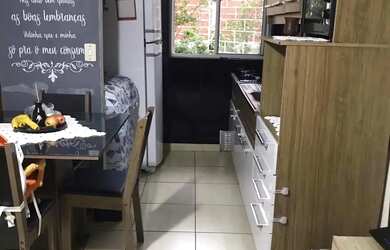 Imagem: O apartamento possui 2 Dormitórios, 1 Banheiro, 1 Vaga na garagem