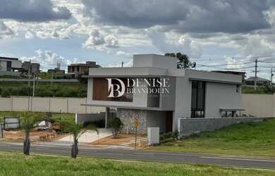 Imagem: A casa em condomínio possui 4 Dormitórios, 5 Banheiros, 4