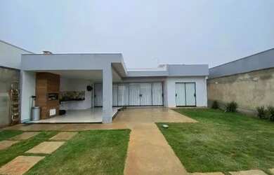 Imagem: A casa em condomínio possui 1 Dormitório, 2 Banheiros, 4 Vagas