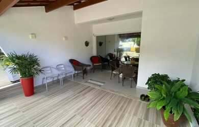 Imagem: A casa em condomínio possui 4 Dormitórios, 4 Banheiros, 2