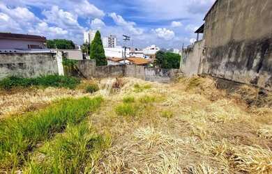 Imagem: O terreno possui 937m² de Área e está localizado em Vila