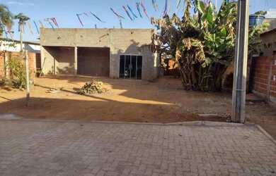 Imagem: A casa em condomínio possui 2 Dormitórios, 1 Banheiro e 340m²