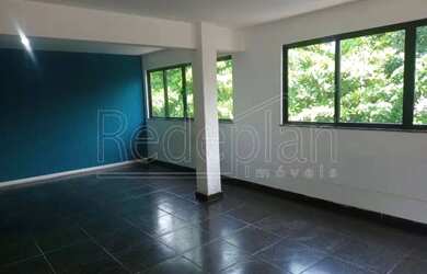 Imagem: A casa possui 1 Dormitório, 1 Banheiro, 1 Vaga na garagem