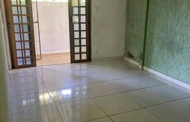 Imagem: A casa possui 2 Dormitórios, 1 Banheiro, 1 Vaga na garagem