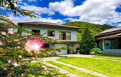 Imagem: A casa possui 5 Dormitórios, 5 Banheiros, 600m² de Área e