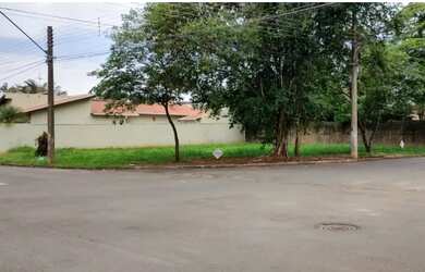 Imagem: O terreno à venda possui 307m² de Área e está localizado